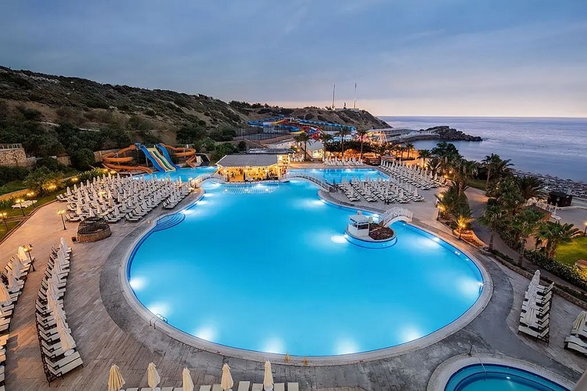 Acapulco Resort Convention Spa Hotel
